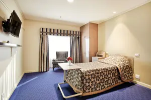 UAU649_421TheParade_051-room_685x457-WEB.jpg